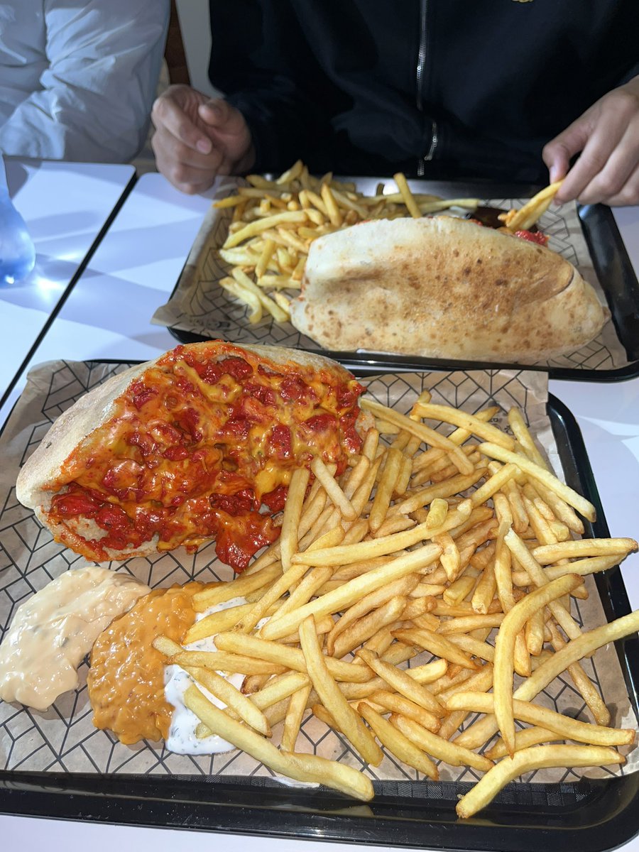 qualite_netflix's tweet image. c’est droit