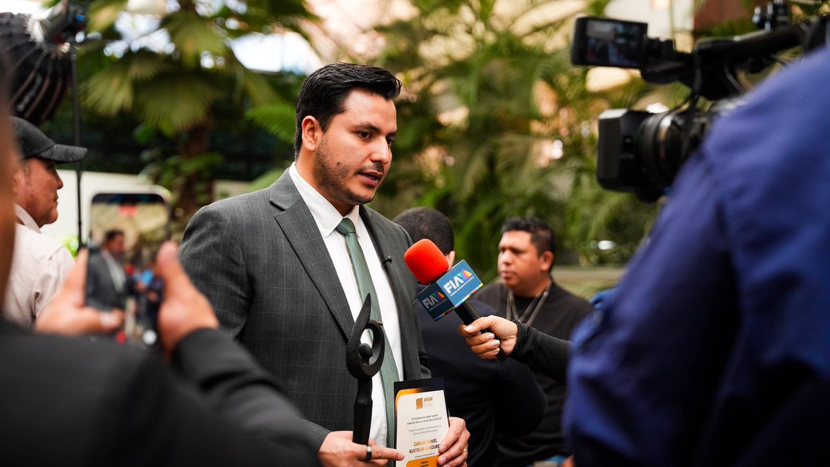 DanielRustrian's tweet image. Por segundo año consecutivo, Fraijanes recibe el reconocimiento a la Política Municipal de Educación 🎓 

Hoy nuestro municipio cuenta con más escuelas, programas extraescolares, universidad, transporte gratuito para los estudiantes y espacios dignos. #LaEducaciónEsPrimero 💚