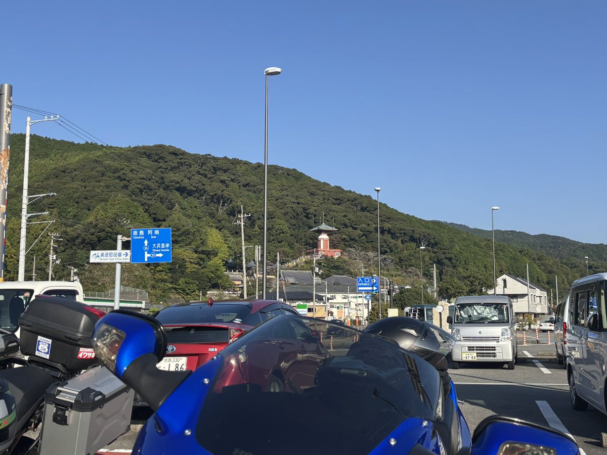 KATSUGARAGE2's tweet photo. ぶらっと日和佐まで走って来ました。薬王寺も見えてます。
#道の駅日和佐　#薬王寺　#CBR1100XX https://t.co/t4zBHpvw6O