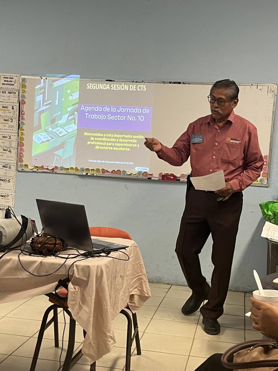 Segunda Sesión Ordinaria del Consejo Técnico de Sector No. 10 Primaria, presidido por el Dr. Artemio Castillo.
📍El Naranjo, Coahuayutla, Gro. El delegado de los Servicios Educativos de la Costa Grande, Marcos Luna Resendiz asistió a la sesión. 
 #CTE
