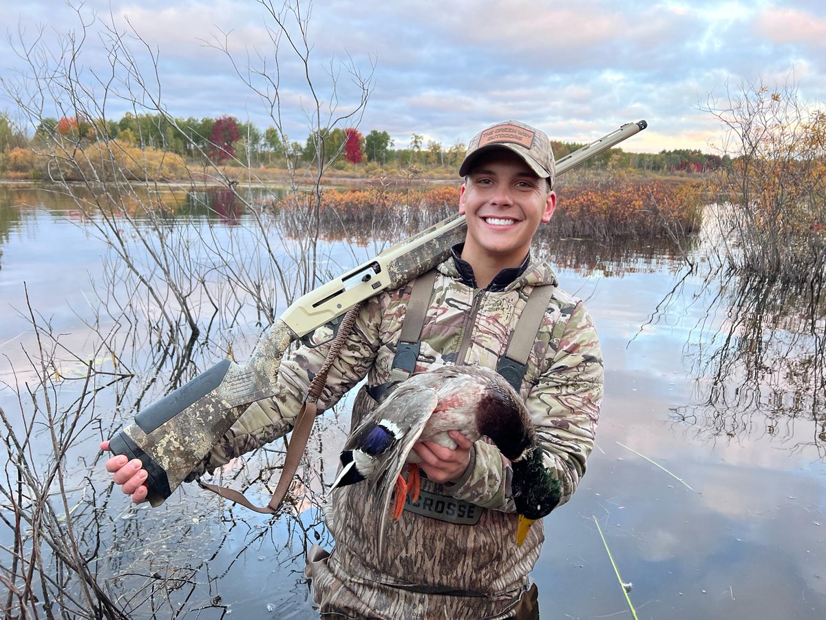 SavageArms's tweet image. There&apos;s nothing more fun than filling a limit with your Renegauge! The D.R.I.V. gas system, paired with AccuFit adjustment, reduces fatigue with a smooth shooting experience that keeps you in the marsh longer. 

📸: @TheGreenWayOut 

#SavageArms #BetterComesStandard
