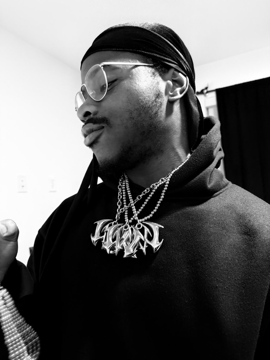 wlmv_'s tweet photo. Flicks of other people rocking my brand #WLMV https://t.co/u4A3ZfXkqi