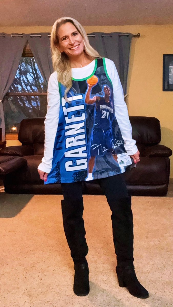 alhale89's tweet photo. KG is the OG! 🔥
Go Wolves! @KevinGarnett5KG 
@Timberwolves https://t.co/97PFidirHx