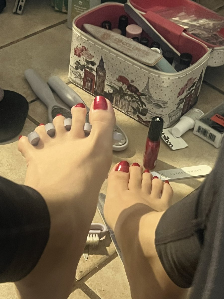 urfavets's tweet photo. today was pedicure day, what color do you see 👁️ #pedicure #feetfetısh #Feet https://t.co/4haEbxvMLL