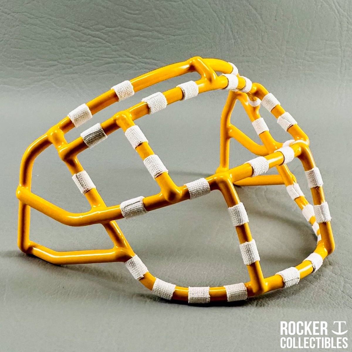Rocker__T's tweet image. Facemask Friday’s-
Want to know why this facemask is so iconic? Check out our new blog post at Rocker T University on the website.
Click here ⤵️
rockertcollectibles.com/blogs/news/sea…

#minihelmet #minihelmets #seantaylor #minihelmetfacemask #minihelmetupgrademasks