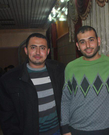 هل تصدق أن هؤلاء الفتية الذين لم يخرجوا من غزة؛ ولم يتخرجوا من الكليات الحربية، هم الذين قهروا العدو الإسرائيلي، وأذلّوا جنرالات الجيش الإسرائيلي والشاباك والموساد والاستخبارات العسكرية في السابع من أكتوبر؟
من اليمين قائد كتيبة عماد عقل الشهيد: عبد الله اللداوي "أبو عبيدة"
ومن