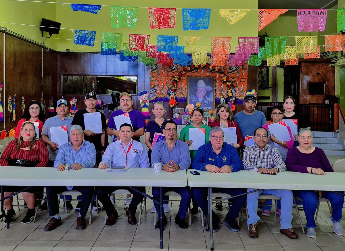 En el marco del programa “Cancelación de Hipoteca” del Infonavit, este día otro grupo de trabajadores resultaron  beneficiados con la entrega de sus escrituras, documento que los reconoce como dueños legítimos de sus hogares después de haber cumplido con su crédito de vivienda.