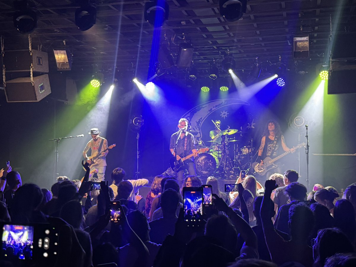 Y hoy <a href="/lafugarock/">La Fuga</a>  en #Salamanca ¡Qué sonido!