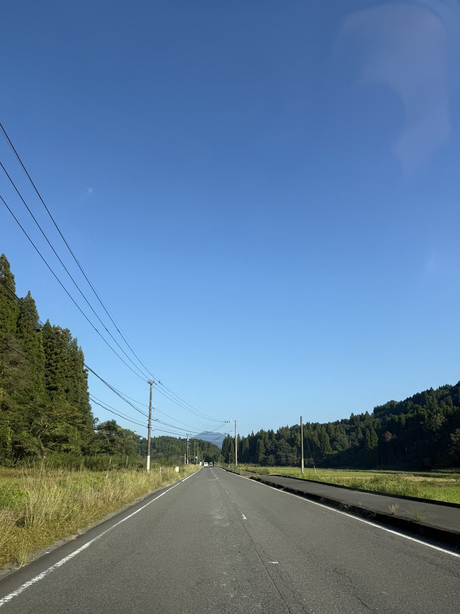japanthrust's tweet photo. 肌さむ〜ぃ😖
おはようございます😃
本日は出水市野田に向かってます
片道2時間弱の旅です😆
仕事完了後、昼から息子の合唱隊の送り迎えとイベント出演の為今日も何かと忙しい1日になります😅
みなさん、良い週末を👋 https://t.co/bN4NhApIxb