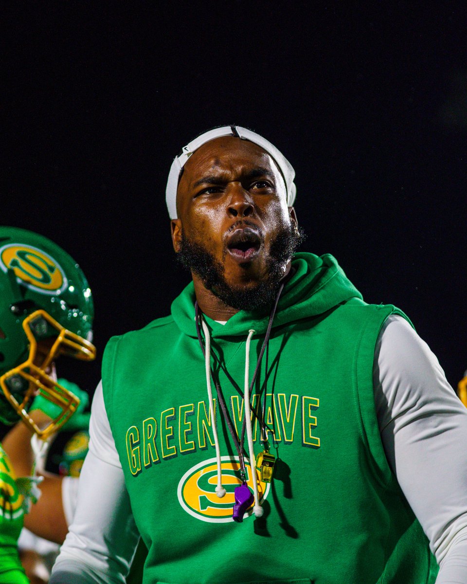SummervilleFB's tweet photo. Hype ‘Em Up, Hall! 

#GoBigGreen | #VilleMentality https://t.co/3ztvYZXAxj