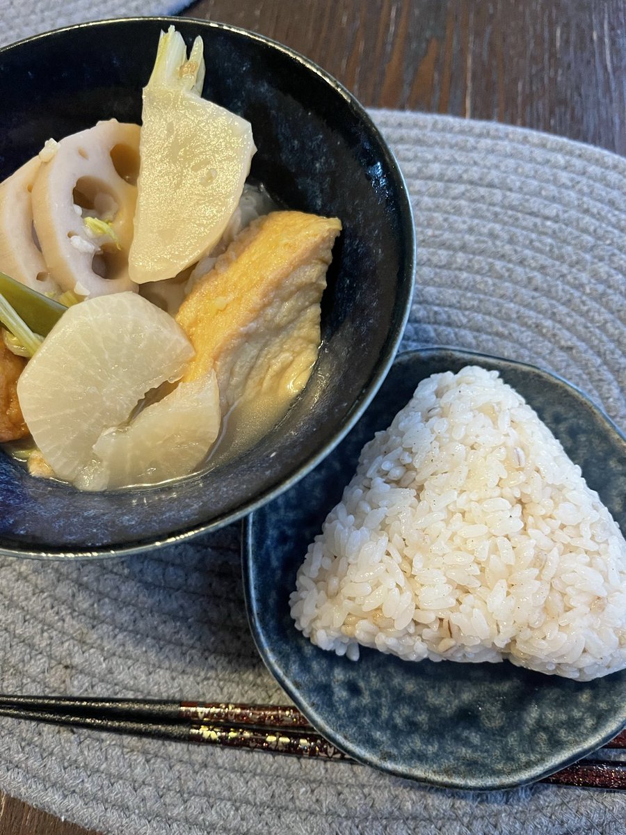 emini_army's tweet photo. おはよう
おにぎり🍙
届け給食😊

#OnigiriAction https://t.co/tp4FH54QHc