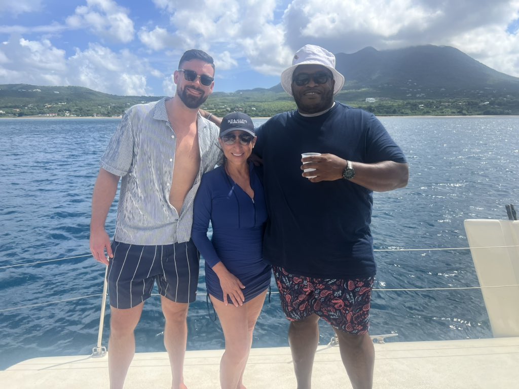 Squad🏝️🇰🇳
