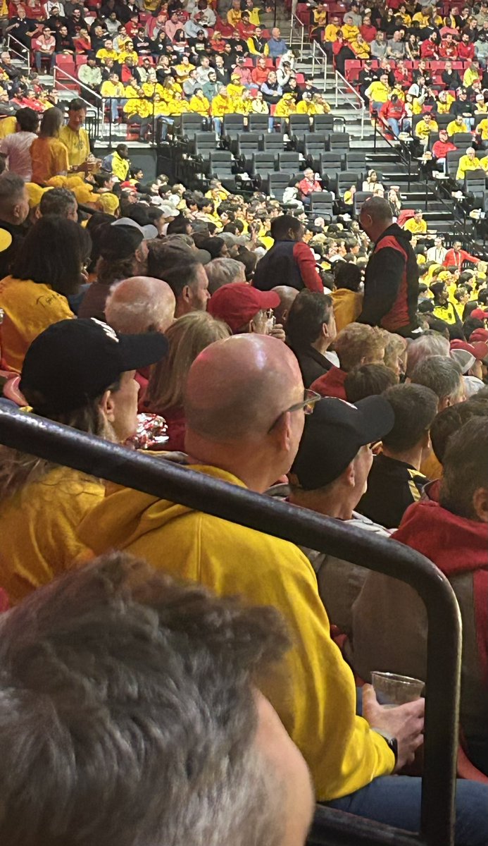 42ChrisSap's tweet photo. Great to see @notthefakeSVP in section 116. Thought he’d be closer to courtside kicking it with @kevinsheehanDC https://t.co/wqTlF5yzq2