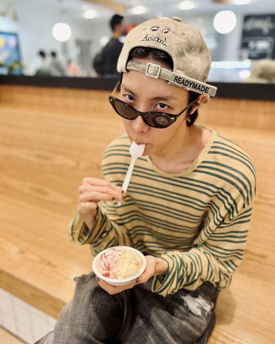 pardiparadiis's tweet photo. i vote #JHOPE for #2025MAMAVOTE https://t.co/OOwS7aH26k