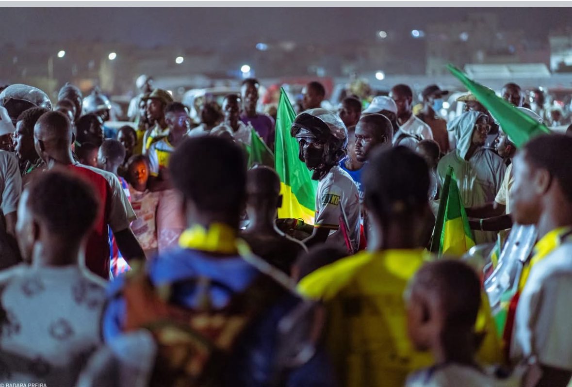 secondair_effet's tweet image. 📌Les arrivées ne s’arrêtent pas.
Des groupes se forment, des histoires se racontent, des chants partent sans prévenir.
L’événement commence déjà avant l’heure.

#sonko #senegal #pastef #meeting

Badara 📸