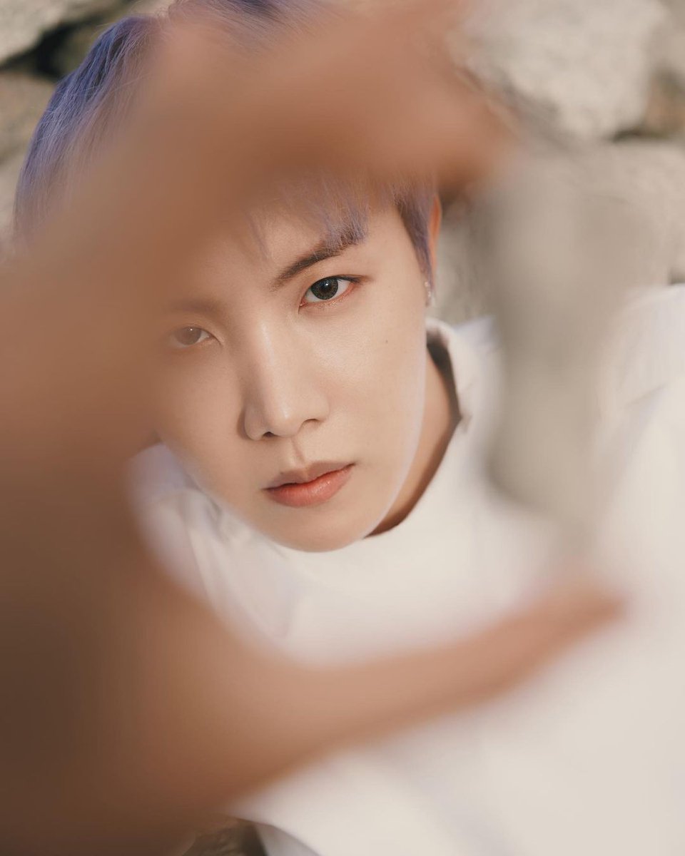catagenda's tweet photo. i vote #JHOPE for #2025MAMAVOTE https://t.co/2nak8qHQUL