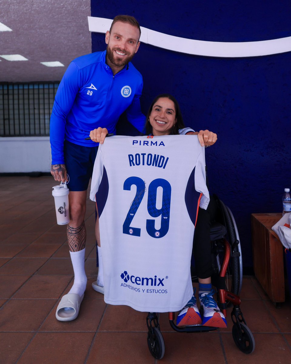 Tuvimos la visita de Brenda Osnaya, paratriatleta paralimpica mexicana y aficionada a La Máquina. 

Muy felices por haberte recibido en La Noria. 💙

#AzulDePorVida #MáquinaConCausa