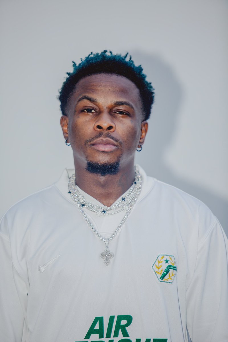 Postlude_s's tweet image. 🚨 DIDI B SUR SON CLASH AVEC HIMRA :

« Je ne suis pas en clash avec Himra. C'est une réponse à un petit qui a été trop impoli envers moi et, comme un grand frère, je te donne un gros cocota pour te dire calme-toi. »