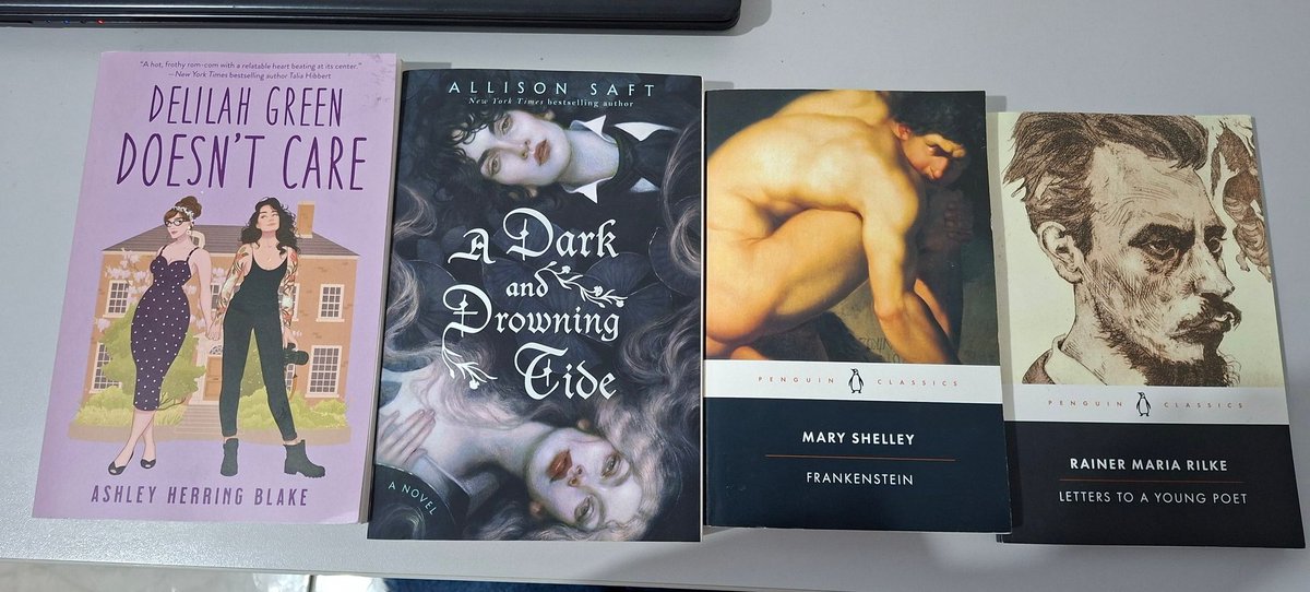 sunburnpixie's tweet image. book haul🥺 i can finally afford physical books