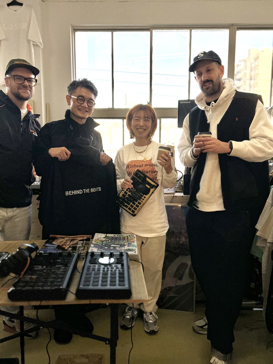 Mayumikiller's tweet photo. 昨日は　@MyRoland からSP-404MKII開発者白土健生さん.新作TR-1000にも携わった reclooseさん、 @Serato Nickさんに新店舗LOREにご来店いただきました。皆様お忙しいところありがとうございました！
Reclooseは今夜東京でライブ。是非‼️
LOREは常時ローランド製品MKII等試し弾き体験可能！本日2-6pm https://t.co/b9AiGCGKZz