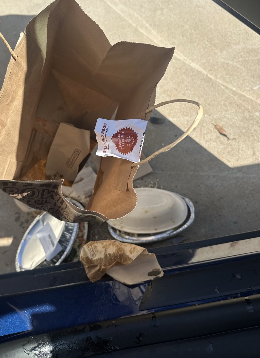 peterm0607's tweet photo. Hey @ChipotleTweets, love you guys, but my bowl didn’t survive the car ride today 😅 The bottom of the bag gave out and lunch went all over the driveway. Any chance of sturdier bowls/bags for to-go orders? 🥹🌯 https://t.co/lHNJBcqumc