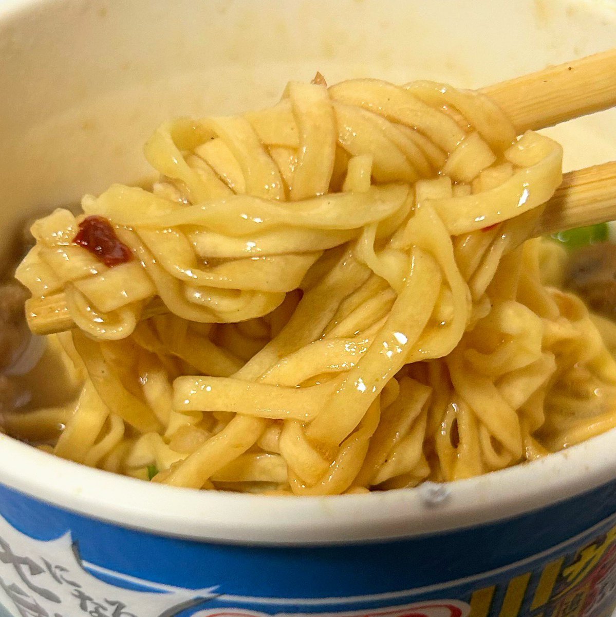 買ってきたけどいつの間にか母に食べられていたを2回ほど繰り返した魚豚おいしいですね母さん　#食欲テロ #カップ麺