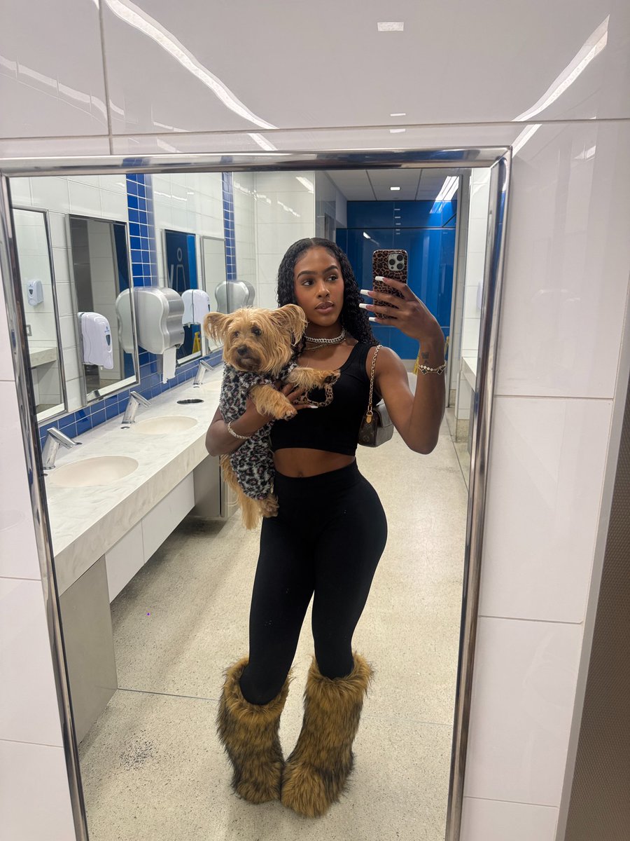trackqueenlex's tweet photo. Travel day with my bestie💕🛫 https://t.co/x7dRlAkGjm