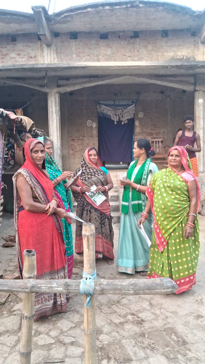 RJDbenipatti's tweet photo. विस्फी विधानसभा क्षेत्र में राष्ट्रीय जनता दल उम्मीदवार Asif Ahmad जी के लिए महिलाओं से जनसंपर्क करती हुई महिला प्रकोष्ठ की प्रदेश महासचिव @Gayatridevirjd जी।

@sanjuydv @yadavtejashwi @TeamTejashwi @yadavakhilesh https://t.co/mgV43ITqG4