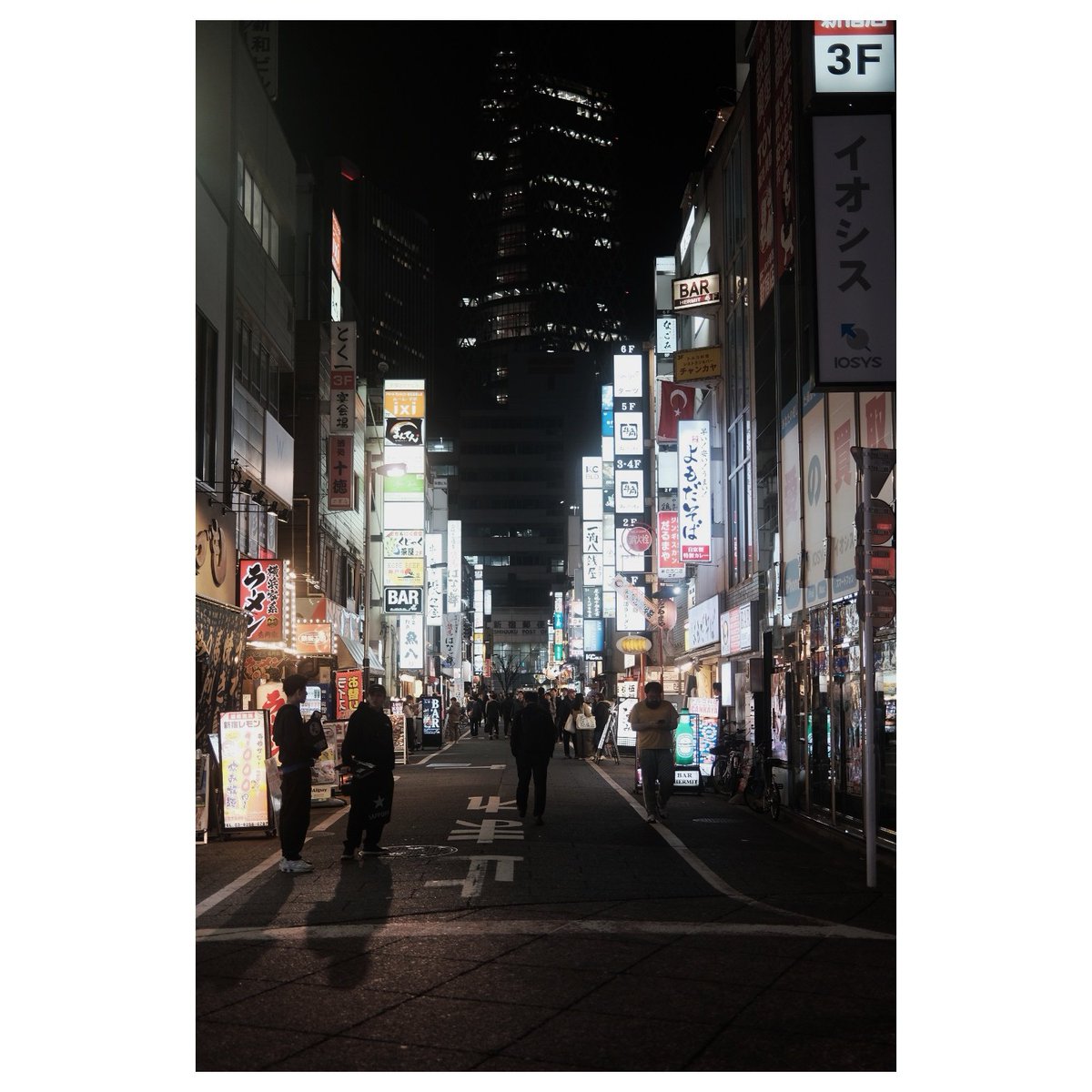 28 October 2025
Tokyo Shinzuku
📷 FUJIFILM X100V
Classic chrome
#x100v #fujifilm_xseries #classicchrome