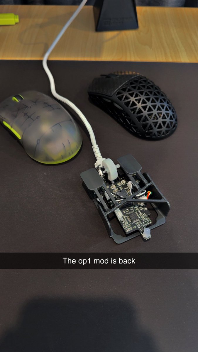 Vo1exAG's tweet photo. OP1 Mod 🔧

Didn’t have HSPD switches on hand for this one, but clicks still feel solid. Super light and perfect for ftip! 

Only issue: M1/M2 sit a bit too far forward, had to stretch instead of gripping naturally.

Note: I did not design this mod. https://t.co/73bDFmbRJg