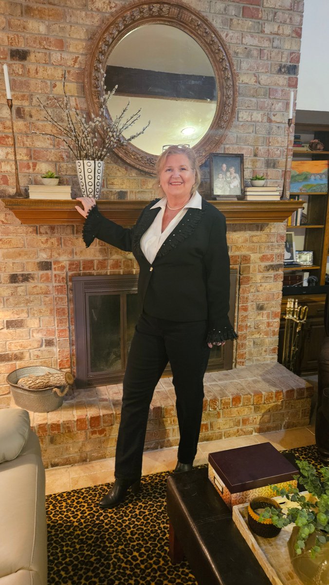 Are y'all putting up your Christmas decorations? I'm seriously thinking about doing it this week instead of waiting until after Thanksgiving, like I usually do.