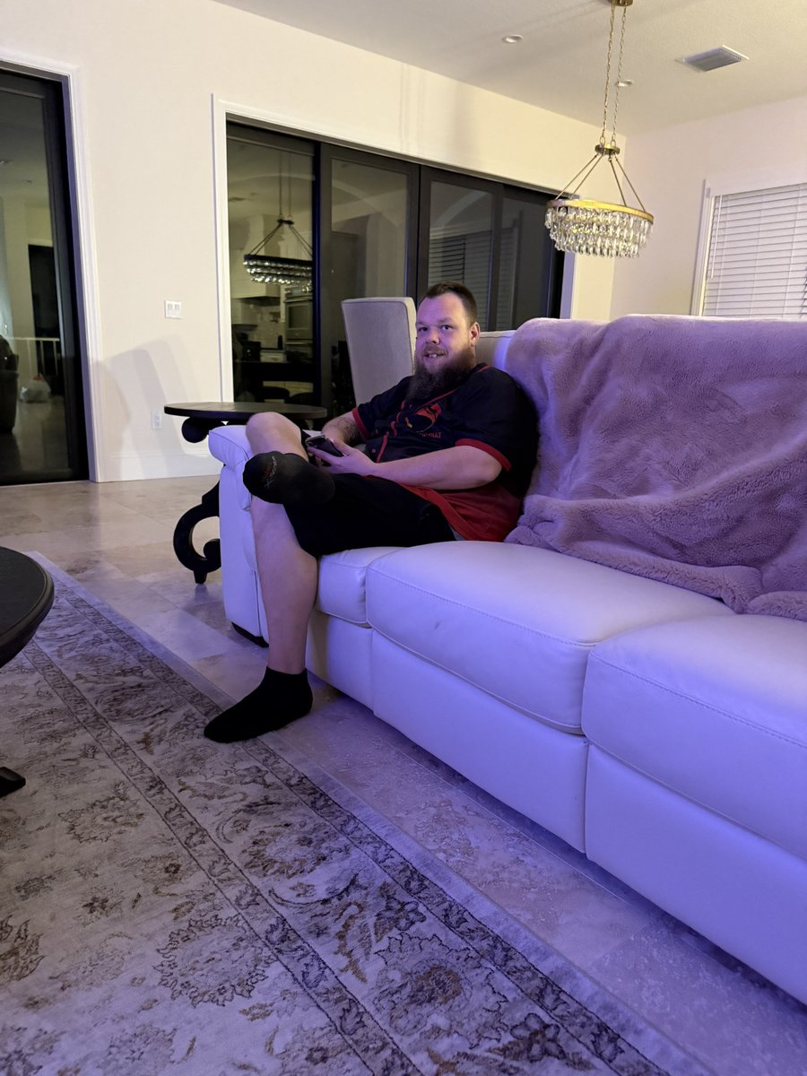 josephrochow's tweet image. what’s good ⚡️