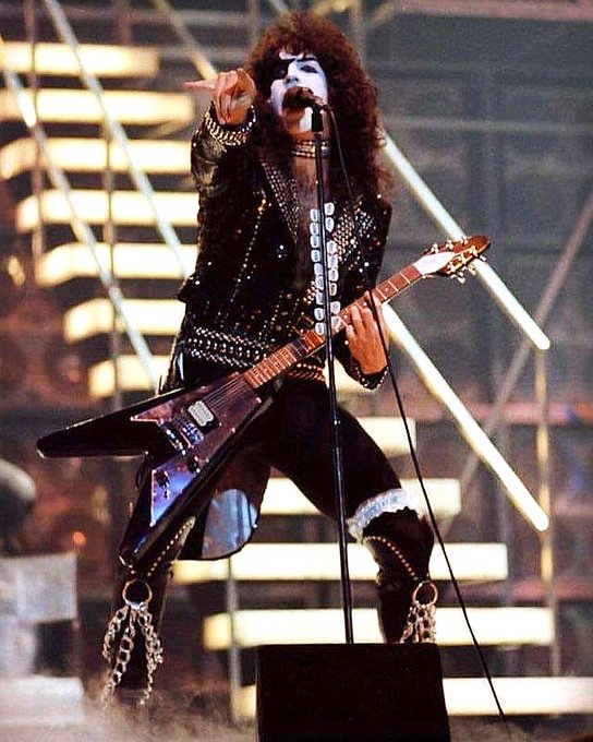 𝐊𝐈𝐒𝐒𝐨𝐩𝐨𝐥𝐢𝐬 tweet media