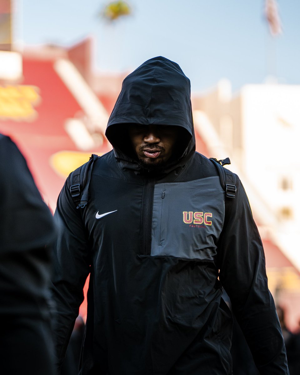 uscfb's tweet photo. clocked in ⏰ https://t.co/9l34daj9Wf