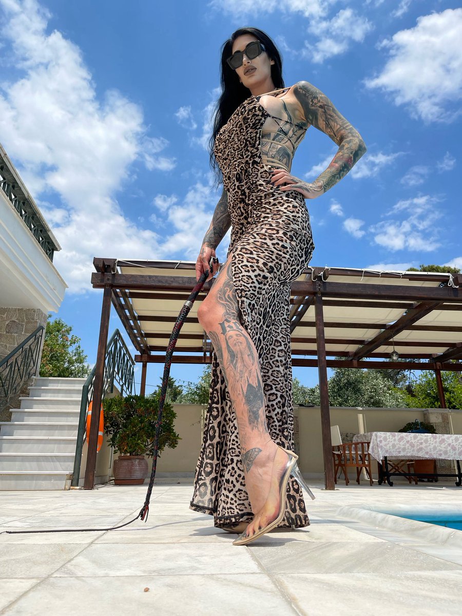 Thank you SdB for buying me those gorgeous Louboutin boots I’ve been wanting so much! 🤩
One day, I’ll make you kiss my perfect feet