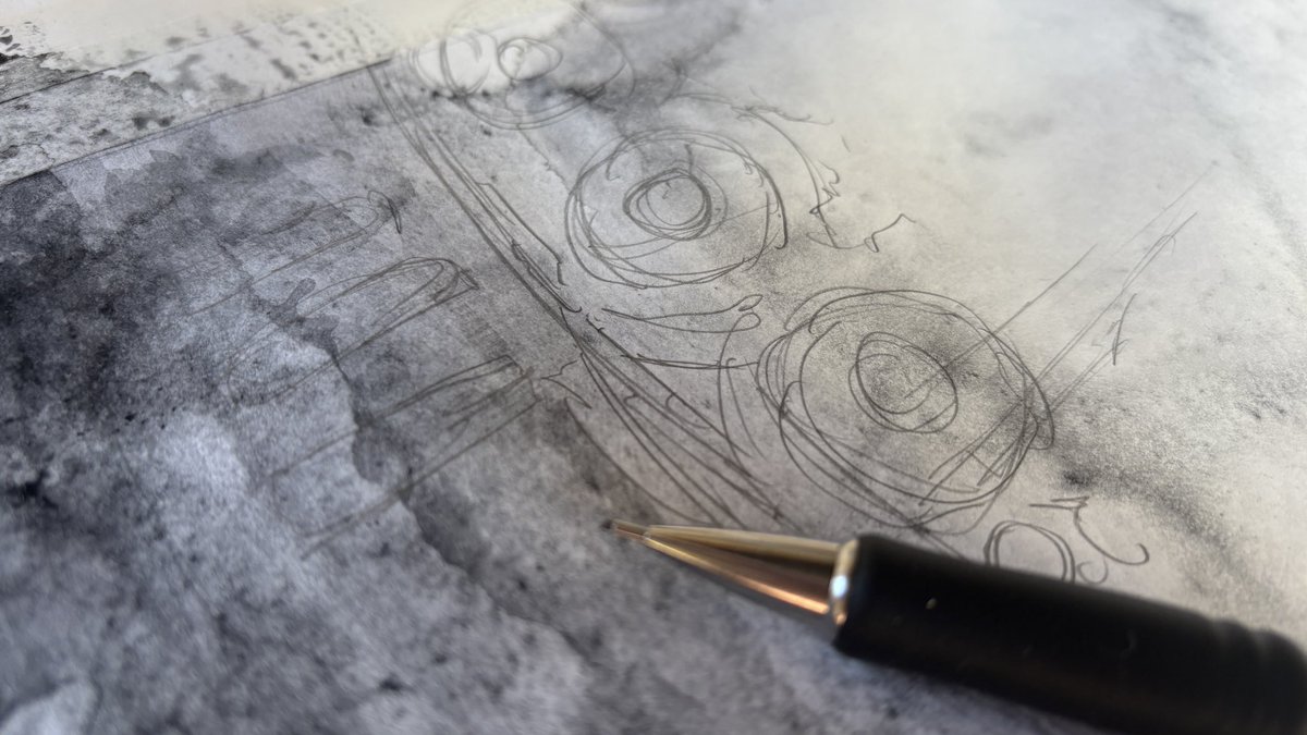 ＜とびら2025＞　7
毎年参加させていただいている絵画展覧会への出展作品を制作中。

今日はお楽しみの工程。

絵の脇で腹ばいになり、鉛筆タッチをコリコリ・・・。
#展覧会　#イラスト