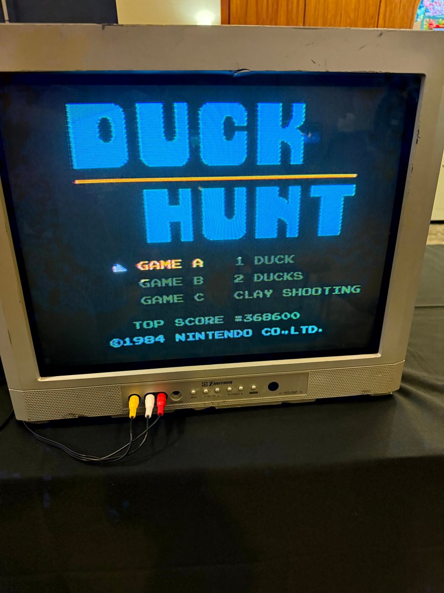 aVideoGameCon's tweet image. Good aim &amp;amp; fast reflexes are just some of the skills gamers needed to rank high in our Duck Hunt challenge at @DerpyCon But thinking like an Anas platyrhynchos? That’s next-level. #DerpyCon #DerpyCon2025 #AVGC #AVideoGameCon #DuckHunt #Nintendo #NES #Gaming #VideoGames #NewJersey