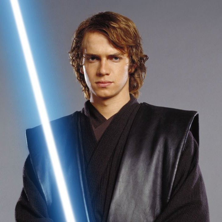 A veces estoy triste, pero me acuerdo que Hayden Christensen era natural e inusualmente bueno en la lucha de sables de luz al igual que Anakin y se me pasa