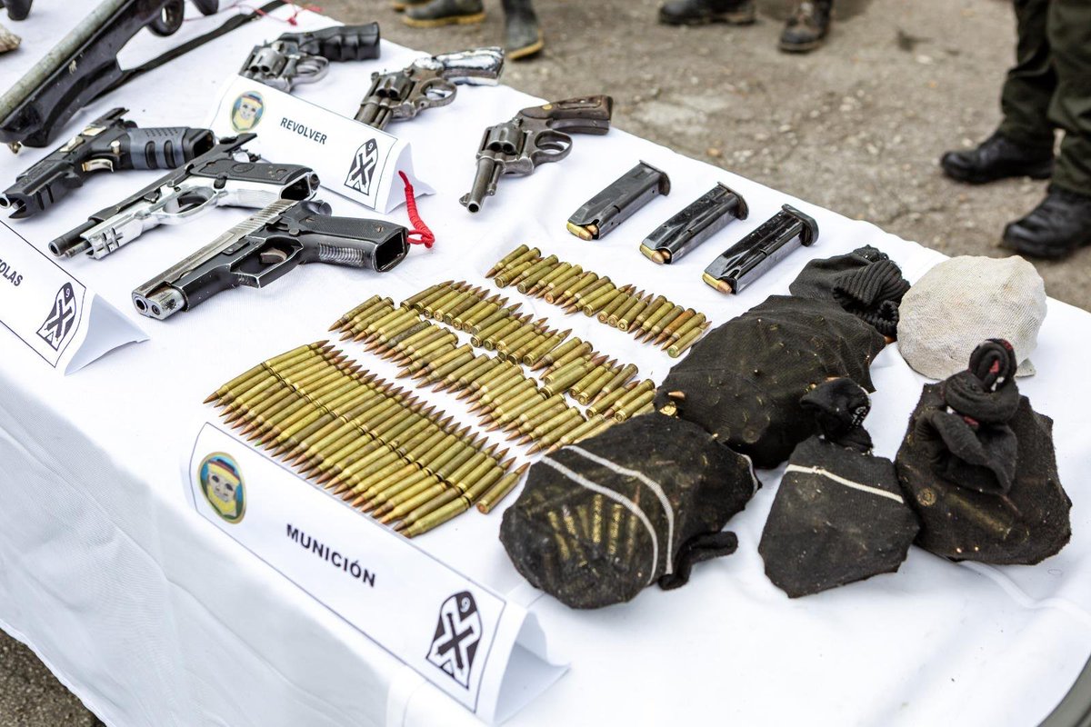 🔴🕔📢 #LaPrimeraDelDía | Tropas de la #NovenaBrigada de <a href="/Ejercito_Div5/">Quinta División del Ejército Nacional</a> con <a href="/FuerzaAereaCol/">Fuerza Aeroespacial Colombiana</a>, <a href="/PoliciaColombia/">Policía de Colombia</a> y <a href="/FiscaliaCol/">Fiscalía Colombia</a>, desarticularon un componente del grupo armado organizado Bloque Central Isaías Pardo.

Durante el desarrollo de la operación militar fueron capturados