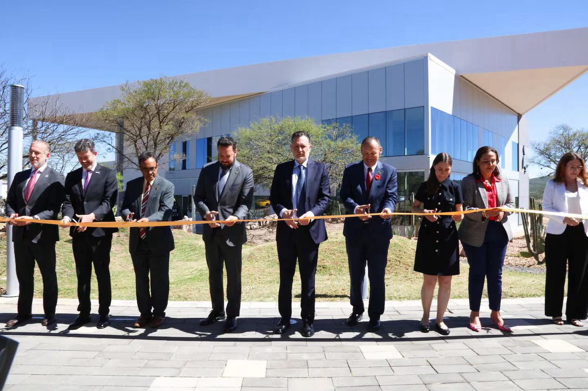 amsocmx's tweet image. Nuestro Presidente Larry Rubin, participó con el Presidente de Texas State University, Kelly Damphousse, en la inauguración de su nuevo edificio en el campus de Elisia Education Hub, en #Querétaro, proyecto que marca un nuevo capítulo en la colaboración académica binacional.

Su…