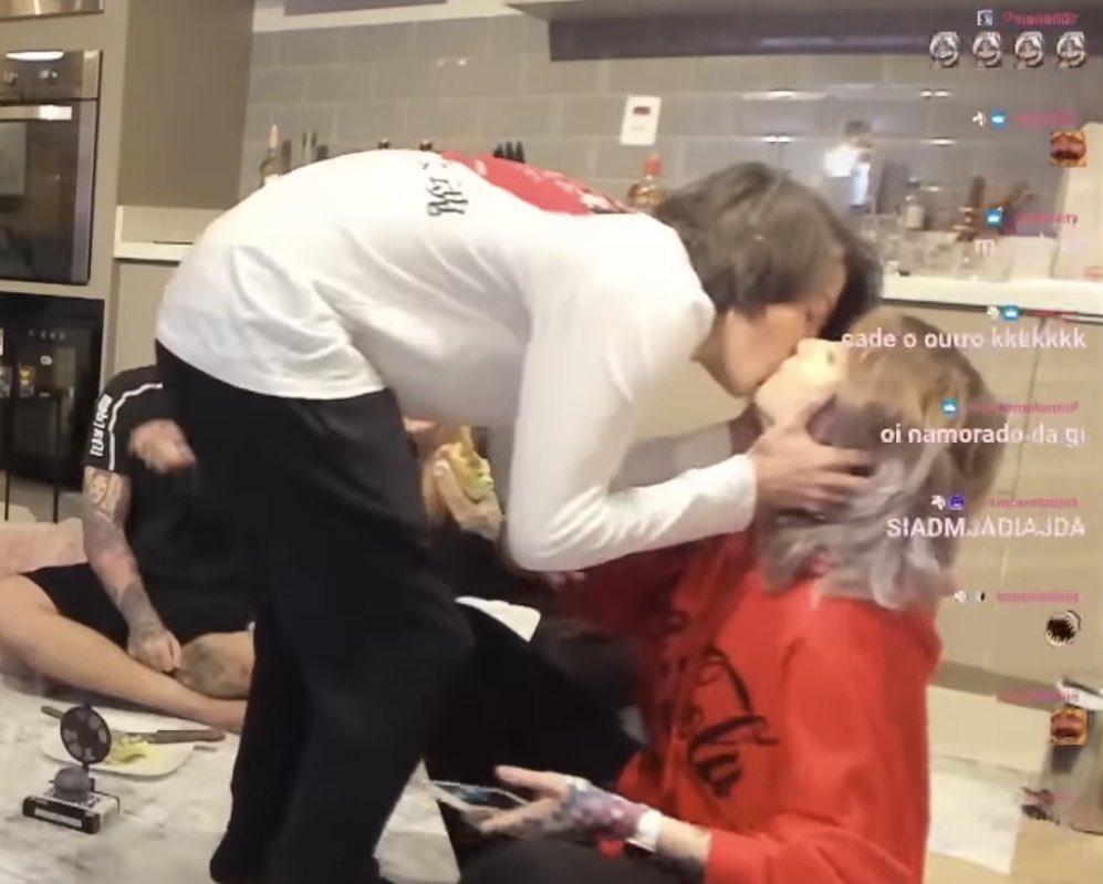 madusxzzz's tweet image. Incrível o flashback que eu tive

(Tive a exata mesma reação) #chokase #bagi #matt @choke7_ @MoonKase @oibagi @cinemagrath