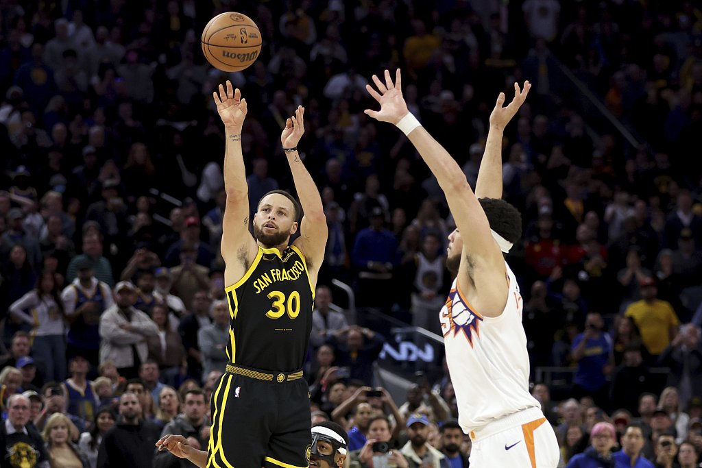 Aaron Gordon playing the Warriors