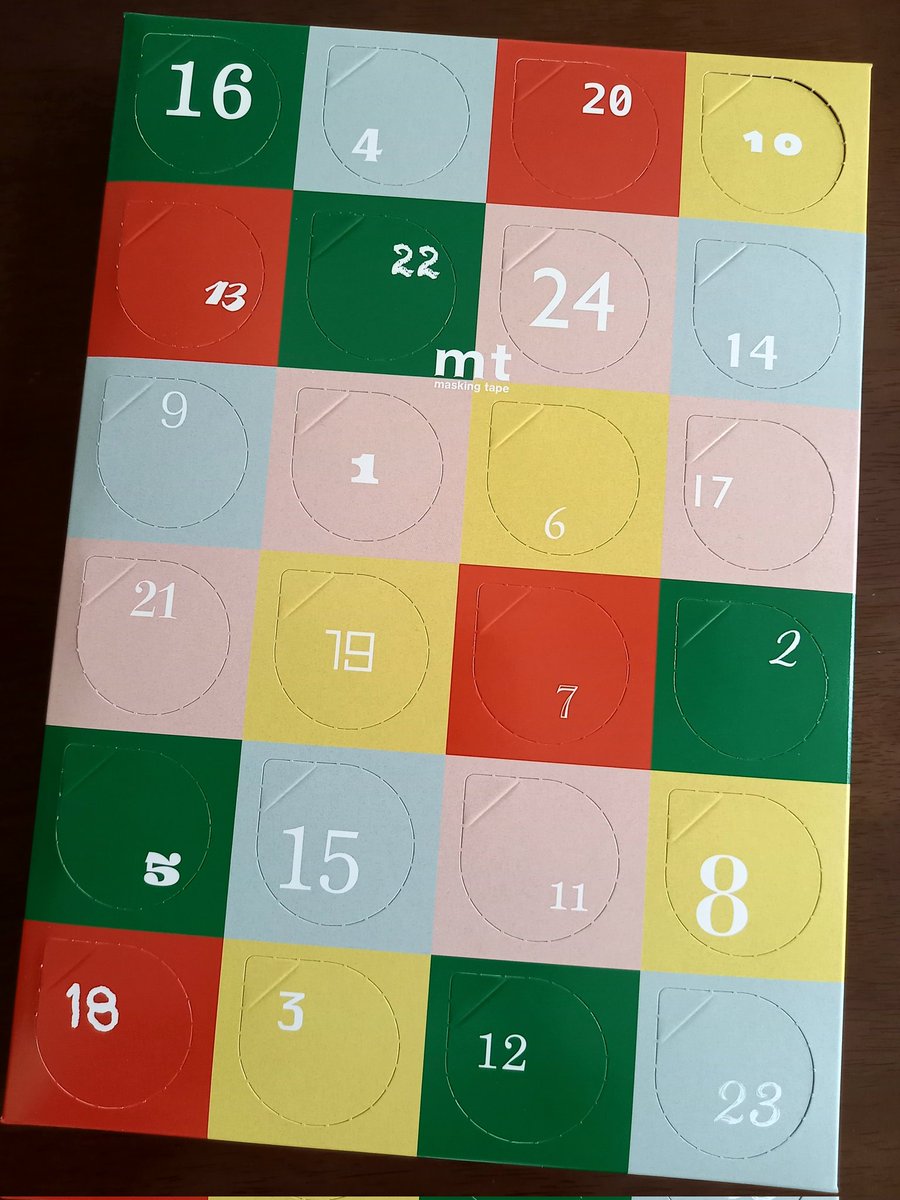 _kyon34_'s tweet photo. mt advent calender 2025が届きました～🎄
クリスマスカラーが気分を盛り上げますね‼️

12月まで待てないっ😤今すぐ開けたい衝動を抑えるのがたいへんだ～😣

#マスキングテープ
#カモ井加工紙
#アドベントカレンダー https://t.co/h5wnrlJdRZ