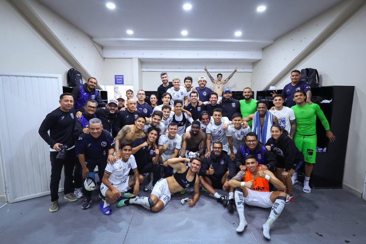 ¡SOMOS QUERÉTARO! 🔵⚫️

El triunfo de hoy va dedicado para toda la banda del Azul y Negro.

#Los75DeGallos