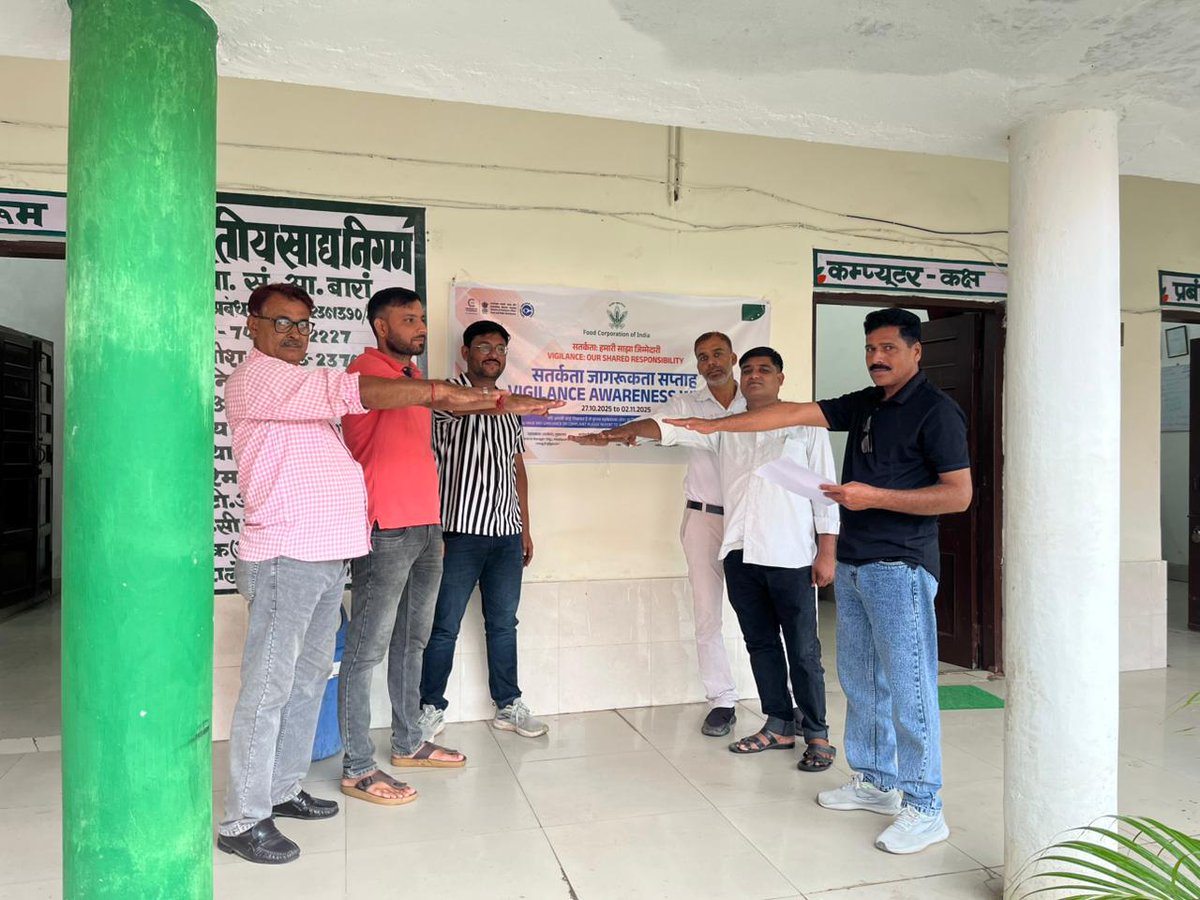 मंडल कार्यालय,कोटा में सतर्कता जागरूकता सप्ताह-2025 के दौरान दिनांक 27.10.2025 को संगठन के रूप में सभी स्टाफ द्वारा सपथ ली