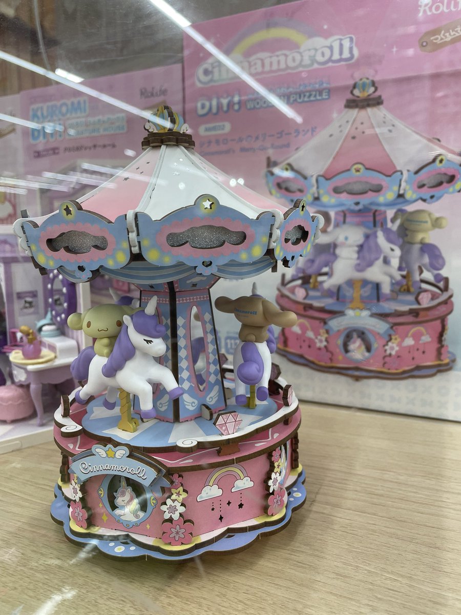 ARC_OASIS_OASA's tweet photo. おはようございます！
本日は雪☃️ですが、元気に営業しております！
人気のコーナーに新商品✨
ミニチュアキットつくるんですに新シリーズ登場❣️サンリオキャラクターの商品が入荷しました🫶
マイメロ、クロミ、ポムポムプリンなど人気のキャラが大集合！クリスマスプレゼントにもおすすめですよ〜🎁 https://t.co/sN6jFfaWd1