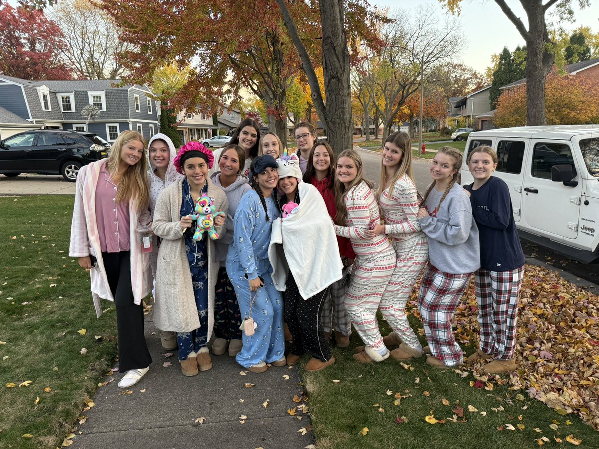 Saint Viator Girls Volleyball tweet media