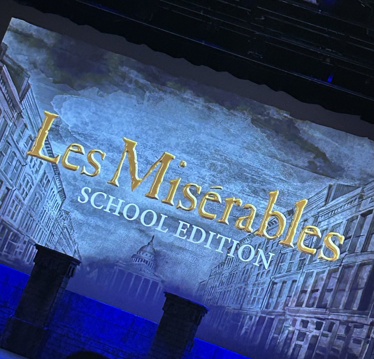 _duanecase's tweet image. Almost showtime.