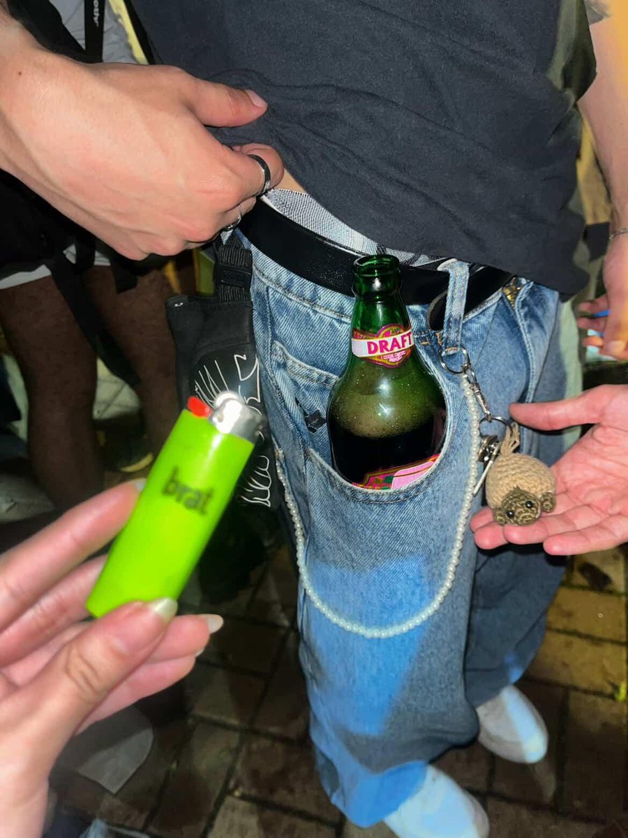 simquera's tweet image. aquele amigo viciado em performar