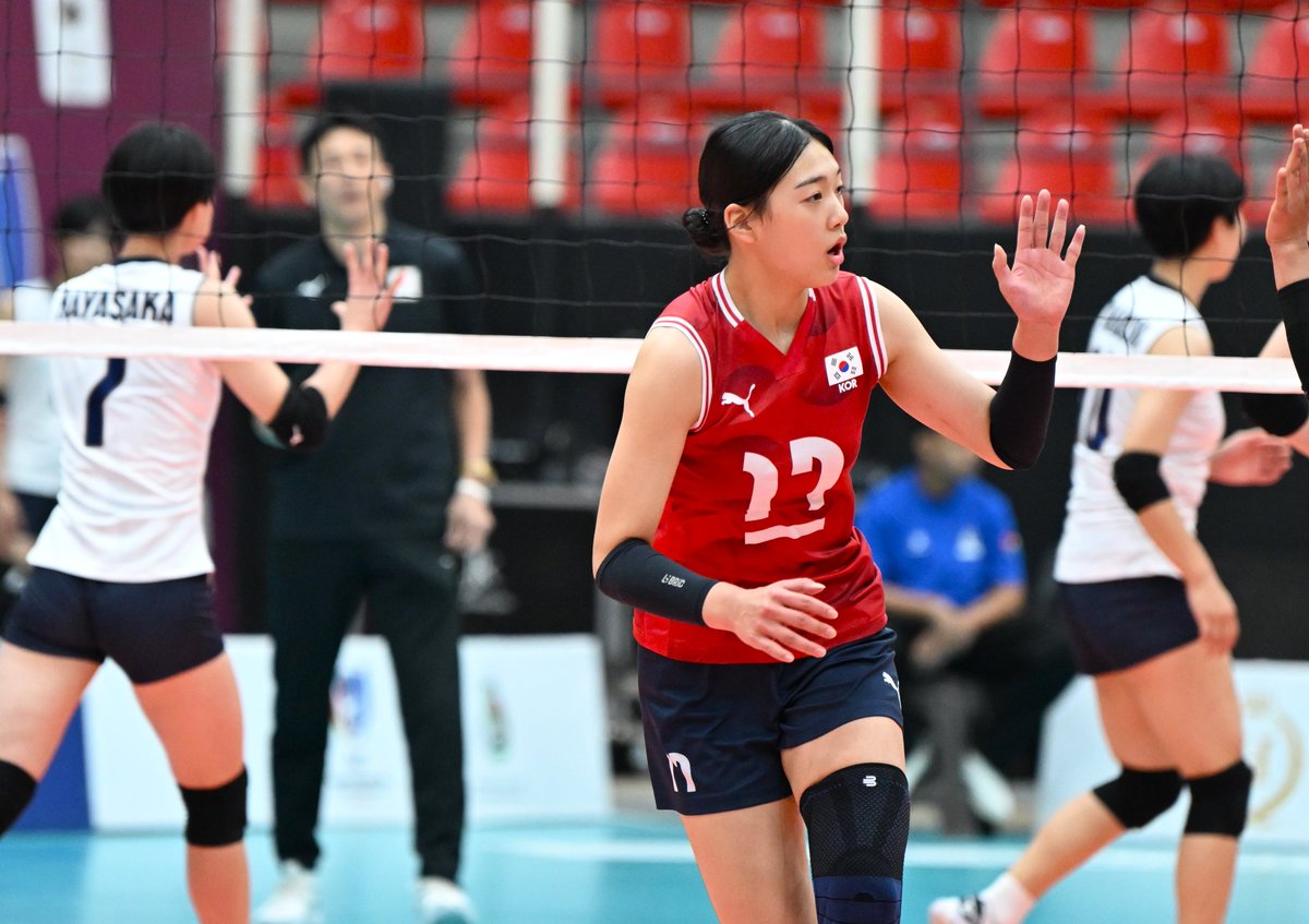 volleytrails's tweet photo. ๐ฐ๐ท South Koreaโs team captain Son Seoyeon, who stands at 181 cm, delivered a phenomenal performance, scoring 34 points, with 31 attacks (31/67) and 3 blocks, to stun defending champions ๐ฏ๐ต Japan in a thrilling five-set victory.
#AVCU16 #Volleyball
๐ธ AVC https://t.co/hhdR8jaSSH